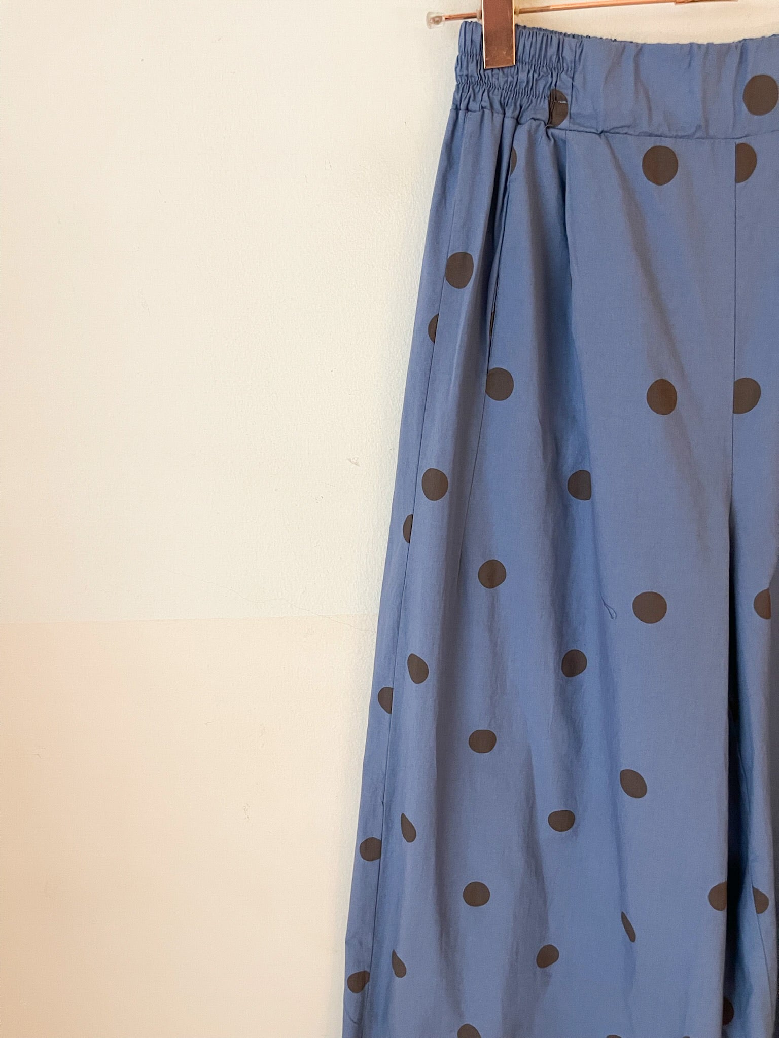Pantalón Trazzo motas Azul